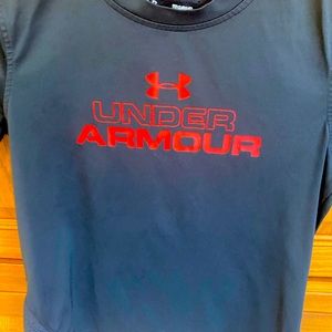 Boys Under Armour black short sleeve t shirt YLG